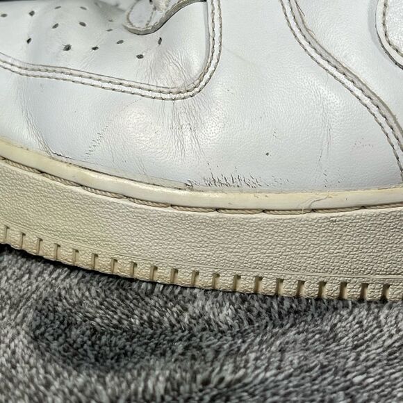 Athletic_Shoes